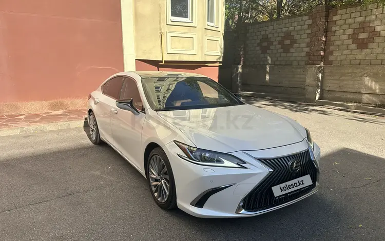 Lexus ES 250 2018 года за 19 900 000 тг. в Алматы