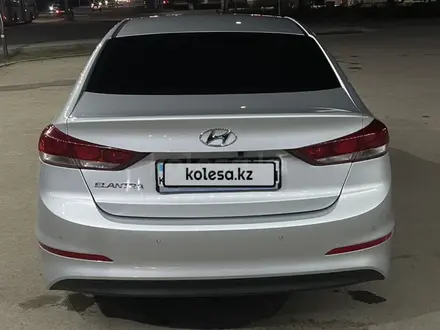 Hyundai Elantra 2018 года за 8 100 000 тг. в Актобе – фото 3