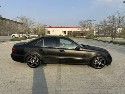 Mercedes-Benz E 320 2002 года за 3 362 012 тг. в Актау – фото 2