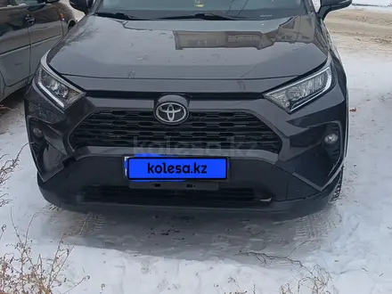 Toyota RAV4 2021 года за 15 000 000 тг. в Жезказган