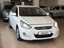 Hyundai Accent, 2012