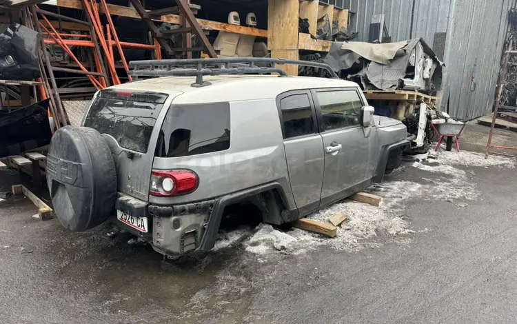 Toyota FJ Cruiser 2015 года за 10 000 тг. в Алматы