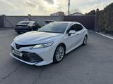 Toyota Camry 2019 года за 13 900 000 тг. в Алматы – фото 2