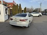 Toyota Camry 2019 года за 13 900 000 тг. в Алматы – фото 5
