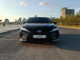 Toyota Camry 2022 года за 16 100 000 тг. в Астана