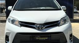 Toyota Sienna 2015 годаfor15 000 000 тг. в Актау