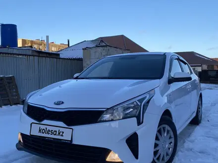 Kia Rio 2021 года за 8 600 000 тг. в Атырау