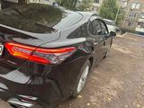 Toyota Camry 2020 года за 15 000 000 тг. в Жезказган – фото 2