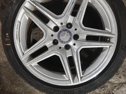 Диски AMG с резиной 245/40/R18 Mercedes W212 за 360 000 тг. в Караганда – фото 5