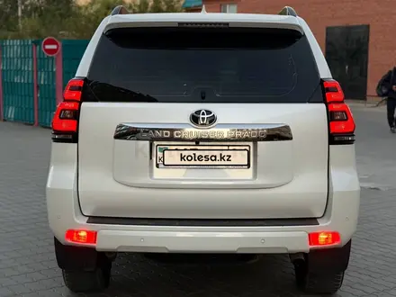 Toyota Land Cruiser Prado 2018 года за 19 800 000 тг. в Актобе – фото 6