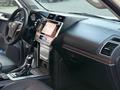 Toyota Land Cruiser Prado 2018 года за 19 800 000 тг. в Актобе – фото 14