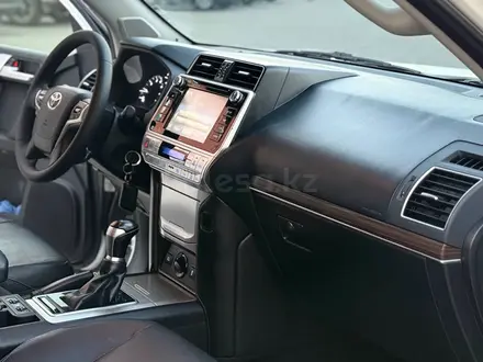 Toyota Land Cruiser Prado 2018 года за 19 800 000 тг. в Актобе – фото 14