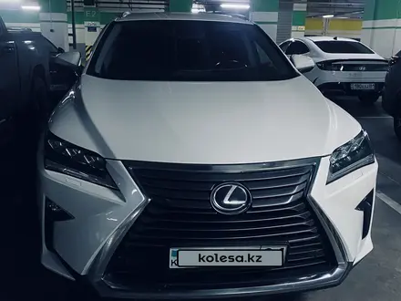 Lexus RX 200t 2017 года за 18 500 000 тг. в Астана