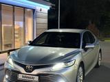 Toyota Camry 2018 года за 13 300 000 тг. в Шымкент – фото 3