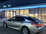 Toyota Camry 2018 года за 13 300 000 тг. в Шымкент – фото 2