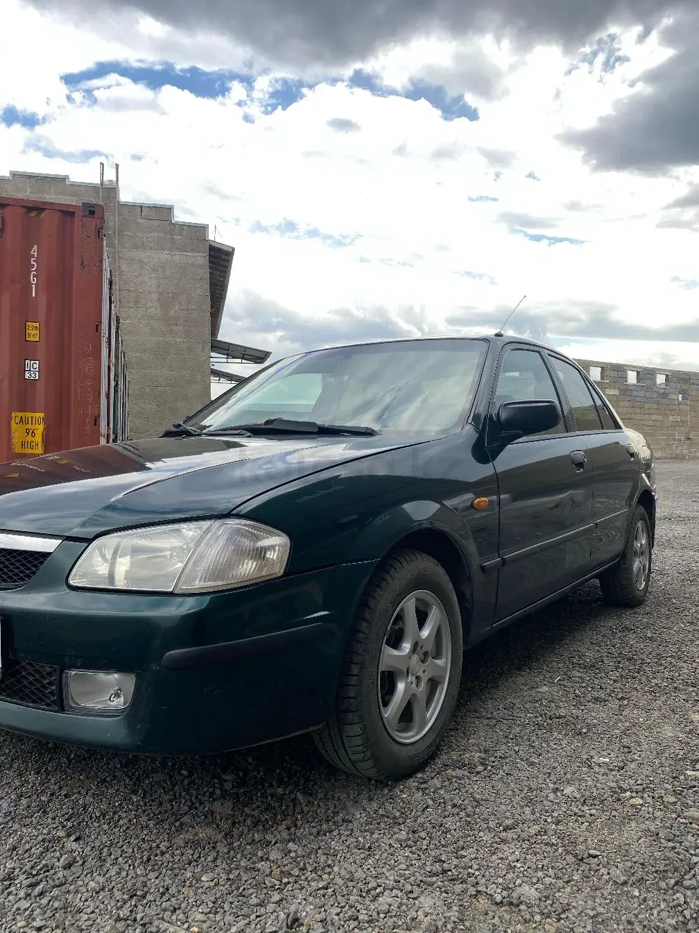 Mazda 323, 1998