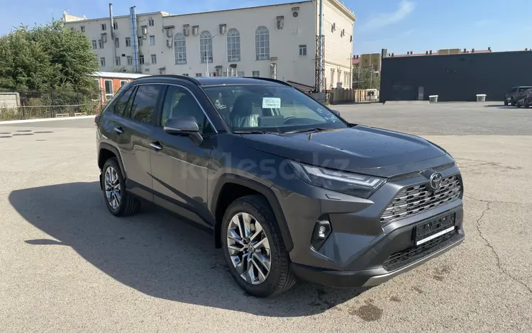 Toyota RAV4 Luxe+ 2025 года за 21 500 000 тг. в Актобе