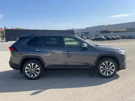 Toyota RAV4 Luxe+ 2025 года за 21 500 000 тг. в Актобе – фото 9