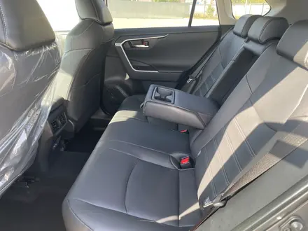 Toyota RAV4 Luxe+ 2025 года за 21 500 000 тг. в Актобе – фото 14