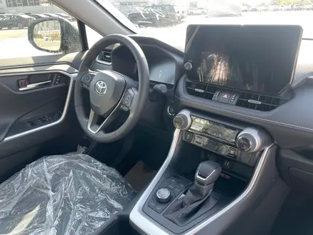 Toyota RAV4 Luxe+ 2025 года за 21 500 000 тг. в Актобе – фото 15