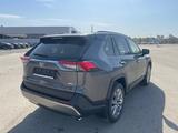 Toyota RAV4 Luxe+ 2025 года за 21 500 000 тг. в Актобе – фото 4