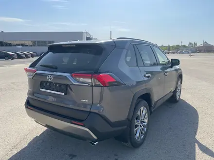 Toyota RAV4 Luxe+ 2025 года за 21 500 000 тг. в Актобе – фото 4