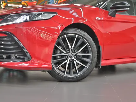 Toyota Camry 2021 года за 13 990 000 тг. в Алматы – фото 12