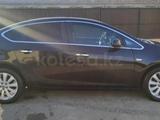 Opel Astra 2013 года за 2 850 000 тг. в Уральск – фото 2