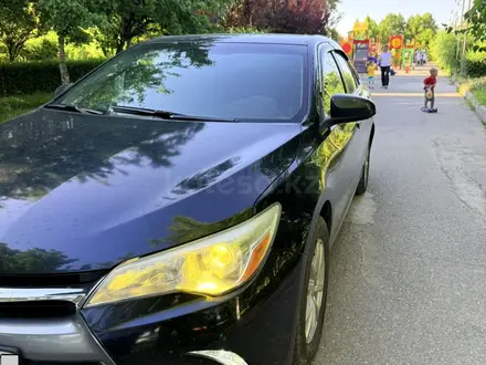Toyota Camry 2015 года за 7 350 000 тг. в Шымкент – фото 2