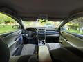 Toyota Camry 2015 года за 7 350 000 тг. в Шымкент – фото 16