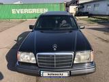 Mercedes-Benz E 200 1993 года за 3 500 000 тг. в Алматы – фото 2