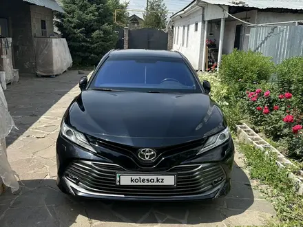 Toyota Camry 2018 года за 14 500 000 тг. в Алматы