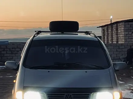 Volkswagen Sharan 1998 года за 2 900 000 тг. в Актау – фото 11