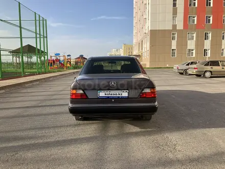 Mercedes-Benz E 220 1992 года за 2 100 000 тг. в Туркестан – фото 4