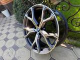 БУ оригинальные диски R21 BMW 741-Style для BMW X5 (G05), BMW X6 (G06) за 540 000 тг. в Алматы – фото 3
