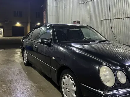 Mercedes-Benz E 320 1998 года за 2 950 000 тг. в Семей – фото 6