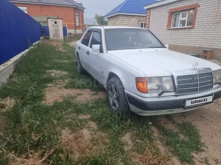 Mercedes-Benz E 200 1992 года за 1 700 000 тг. в Актобе – фото 2