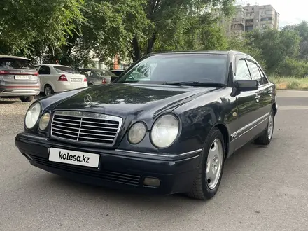 Mercedes-Benz E 230 1997 года за 2 800 000 тг. в Алматы – фото 5