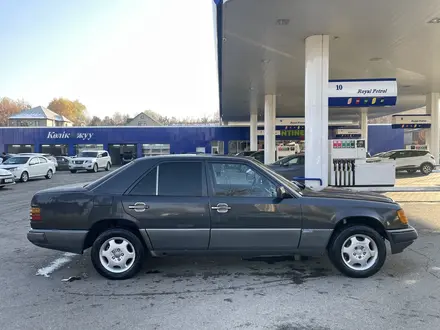 Mercedes-Benz E 280 1991 года за 3 000 000 тг. в Алматы – фото 6