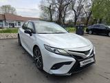 Toyota Camry 2023 года за 12 500 000 тг. в Алматы