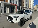 Toyota 4Runner 2016 годаүшін16 300 000 тг. в Астана – фото 2