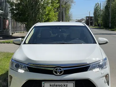 Toyota Camry 2015 года за 10 200 000 тг. в Уральск – фото 4