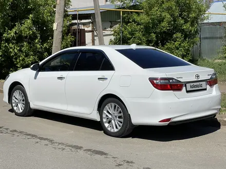 Toyota Camry 2015 года за 10 200 000 тг. в Уральск – фото 2