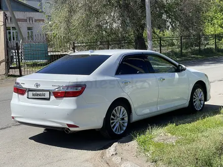 Toyota Camry 2015 года за 10 200 000 тг. в Уральск – фото 3