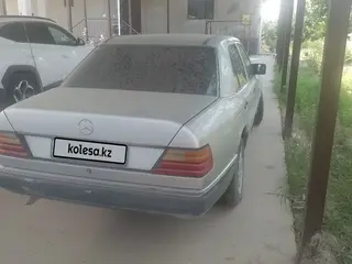 Mercedes-Benz E 230