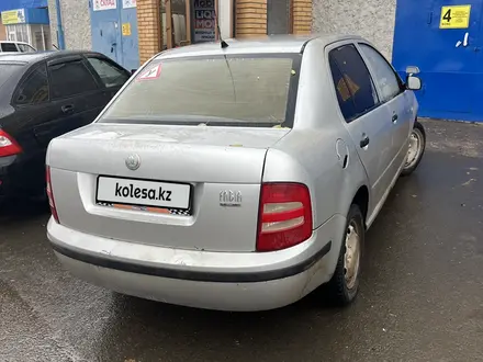 Skoda Fabia 2002 года за 900 000 тг. в Уральск – фото 2