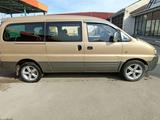 Hyundai Starex 2001 года за 2 400 000 тг. в Аксукент – фото 4