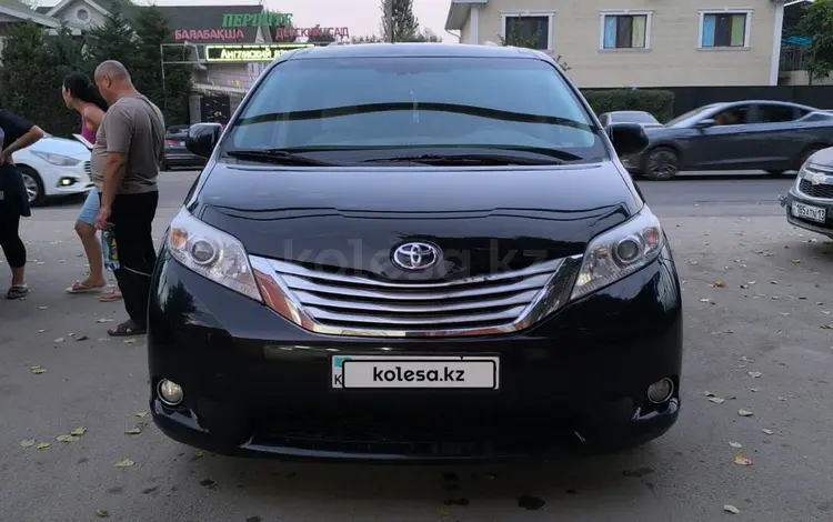 Toyota Sienna 2014 годаfor15 500 000 тг. в Алматы