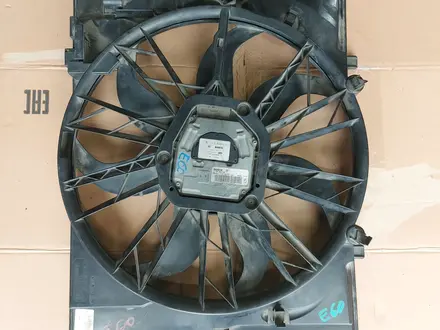 Диффузор с вентилятором охлаждения радиатора на БМВ Е60 3,0 объём за 70 000 тг. в Алматы