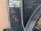 Диффузор с вентилятором охлаждения радиатора на БМВ Е60 3,0 объём за 70 000 тг. в Алматы – фото 3